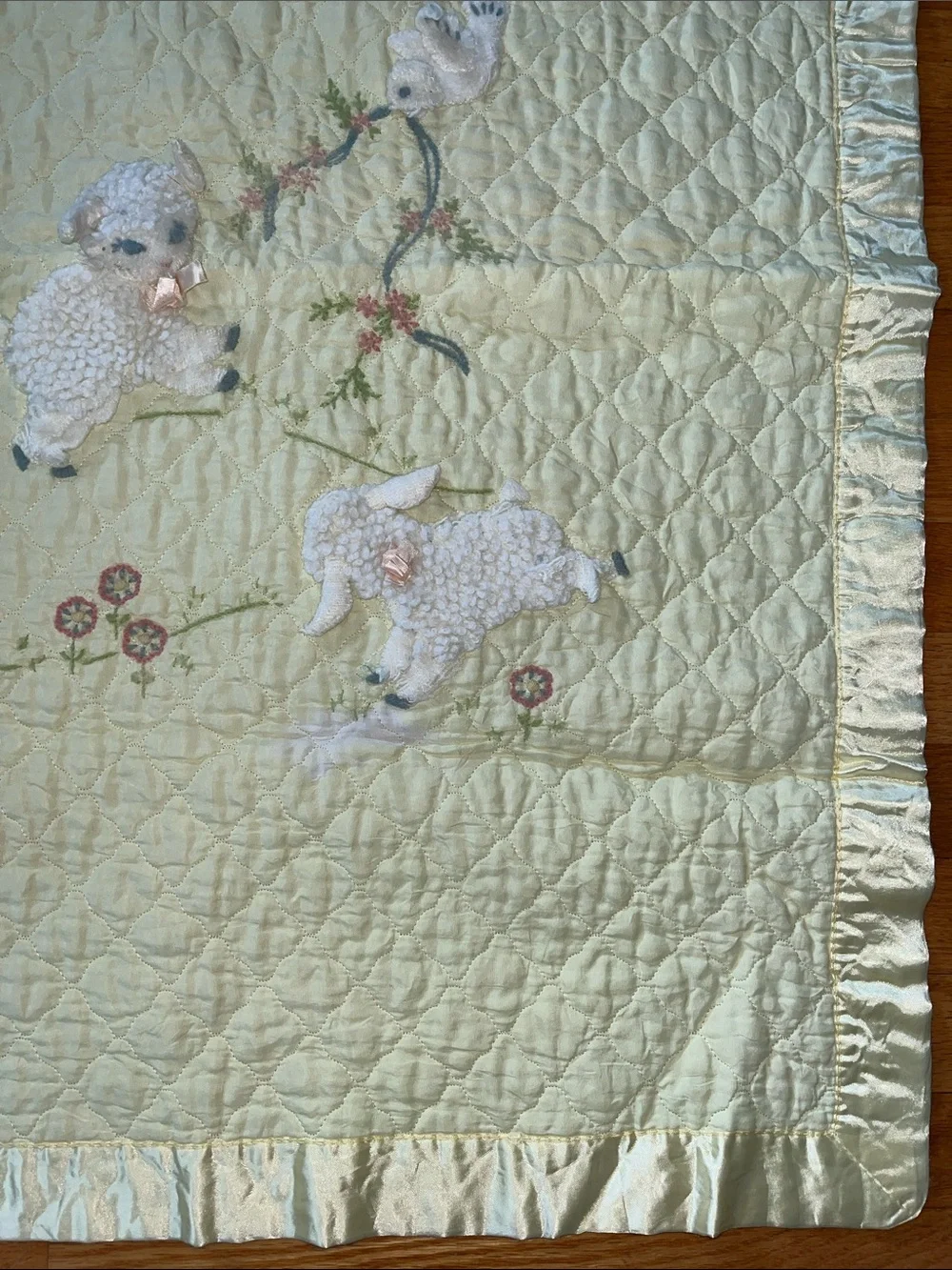 Vtg Satin Edge Pale Yellow Baby Crib Blanket Sheep Nursery 39” X 26.5” **READ**